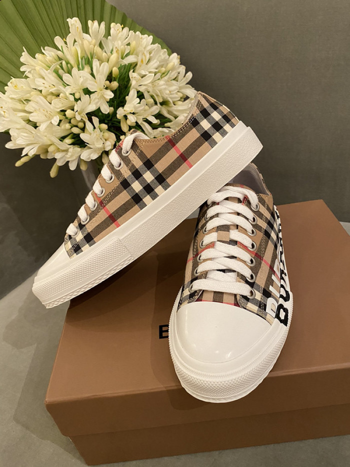 bby sneaker