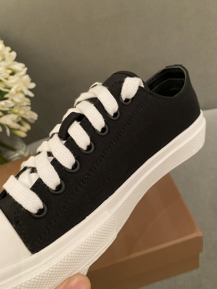 bby sneaker