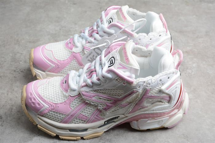 blcg runner sneaker 677402-w3rb3-9059