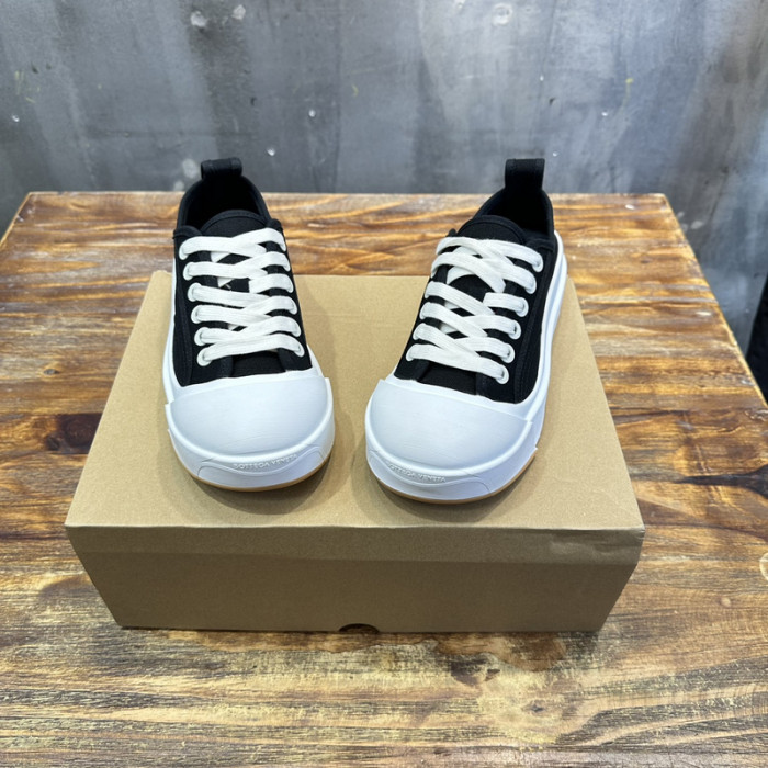 B0tt*ga Ven*ta SNEAKER