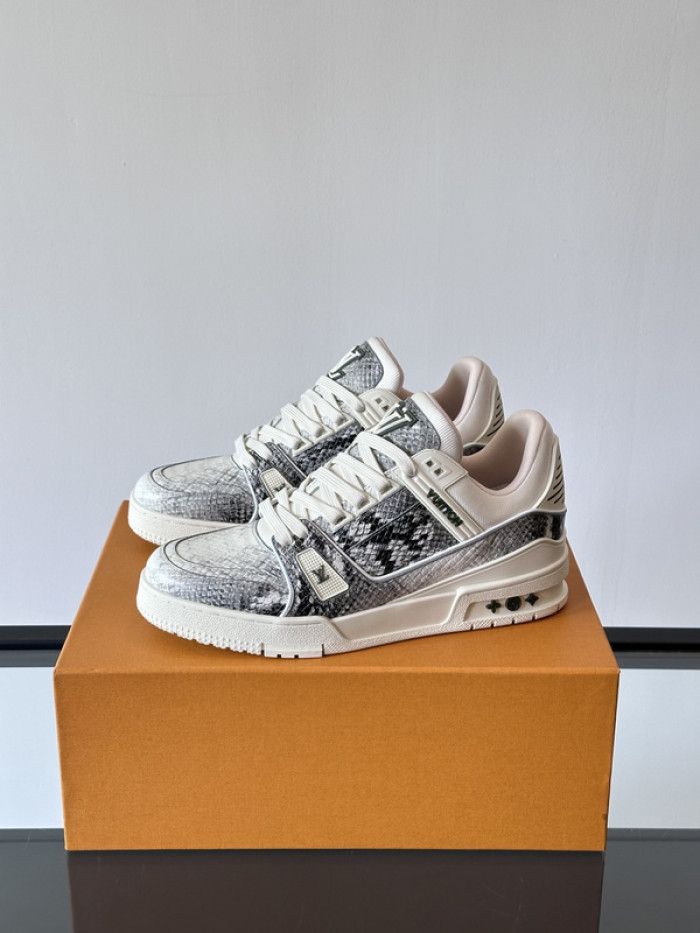 1V SNEAKERS 1V0425-209