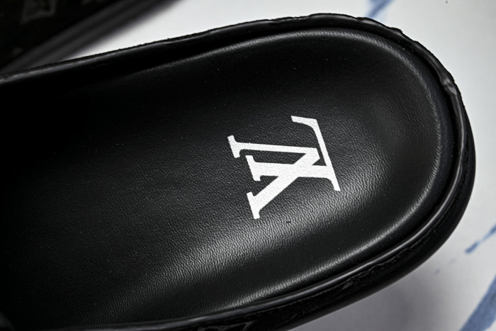 1*V SLIPPERS 11V0107-124