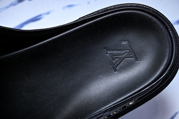 1*V SLIPPERS 11V0107-128