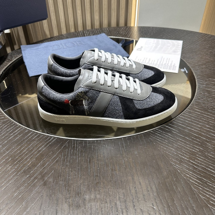 D10R SHOES B01 D896-194