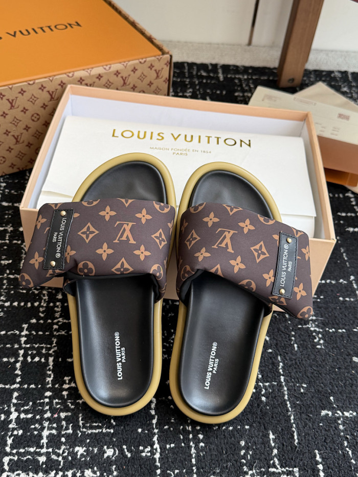 1*V SLIPPERS 11V0107-153