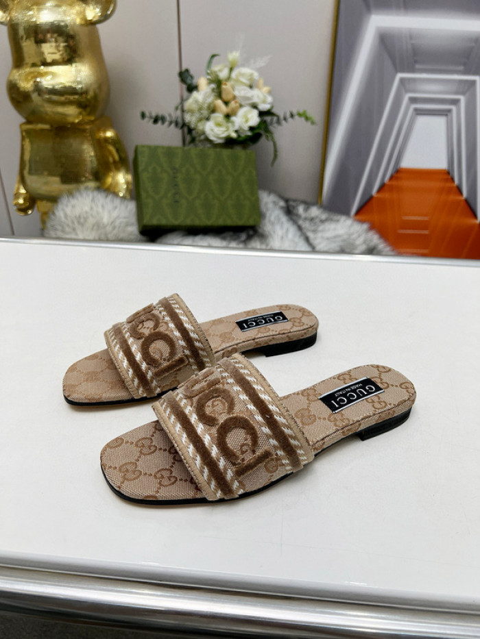 GUC* SLIPPERS DR258-089