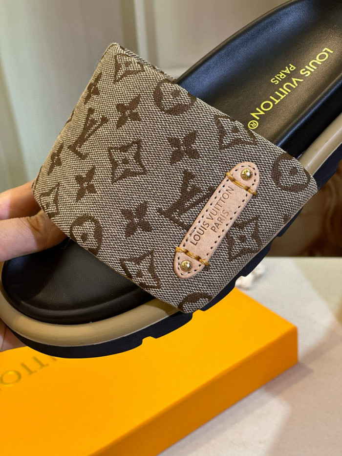 1*V SLIPPERS 11V0107-053