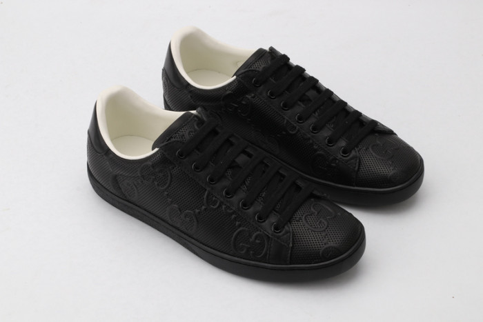 gucc ace embroidered low-top sneaker 431942a38g09065