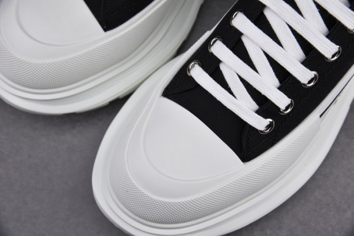 A1exa*der Mcqv*en SNEAKERS