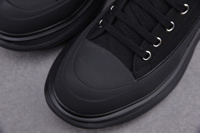 A1exa*der Mcqv*en SNEAKERS