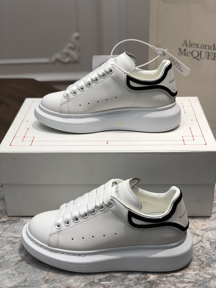 A1exa*der Mcqv*en SNEAKERS