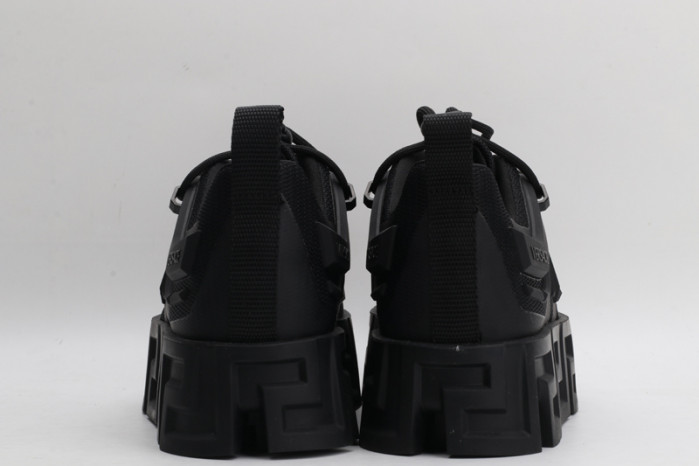 vers sneakers