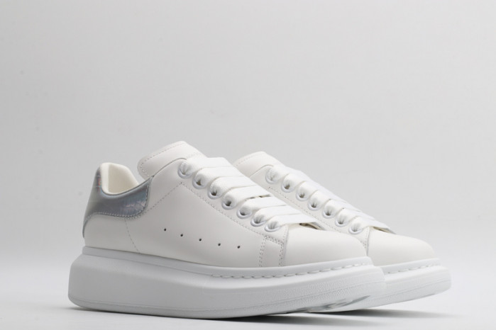 A1exa*der Mcqv*en SNEAKERS