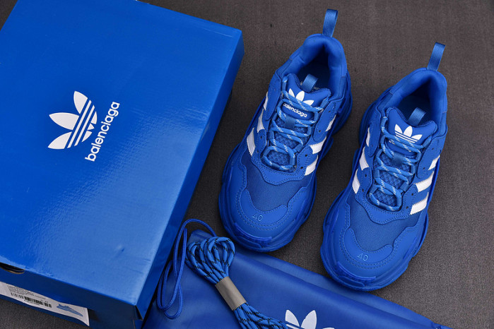 blcg sneaker triple.s sneakers 566932 w1fc3 9563