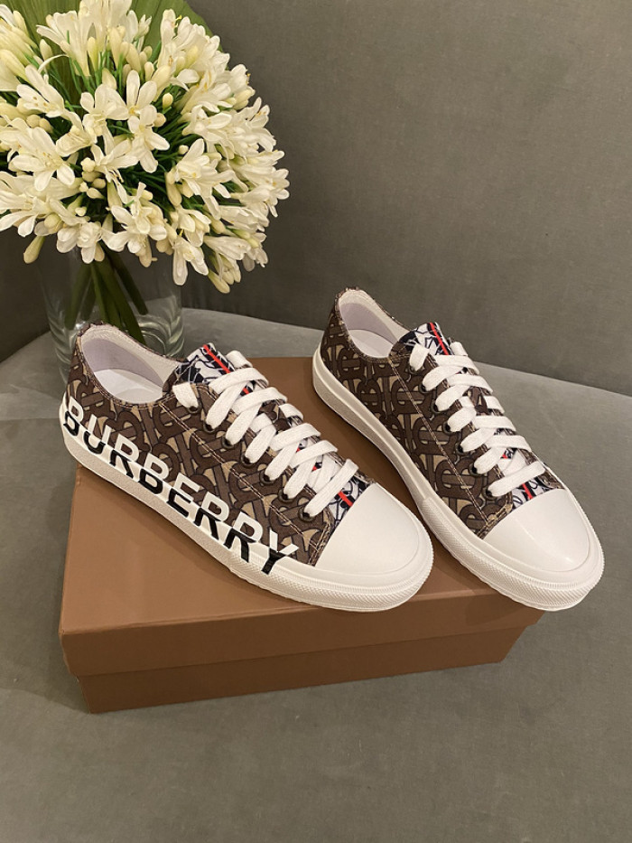 bby sneaker