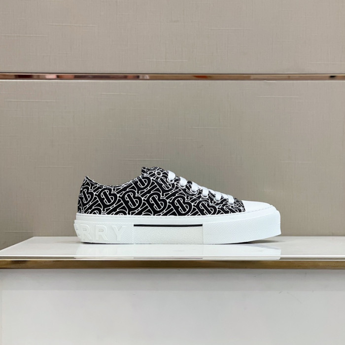 bby sneaker