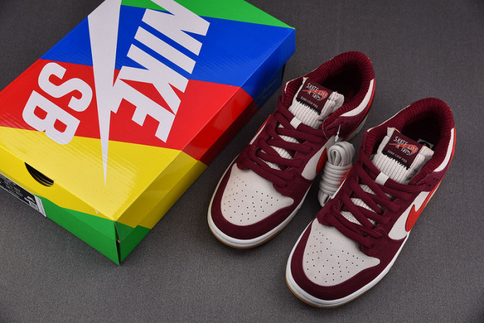 skate like a girl x nike sb dunk low dx4589-600