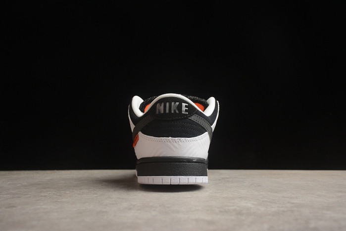 tightbooth x nike dunk low sb fd2629-100