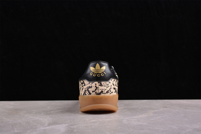 ad originals x g*u*i gazelle 109060