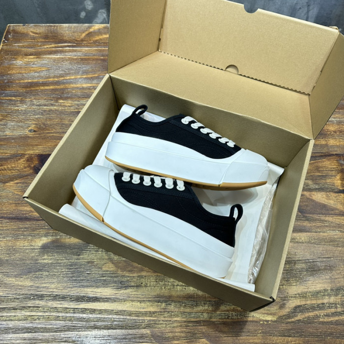 B0tt*ga Ven*ta SNEAKER