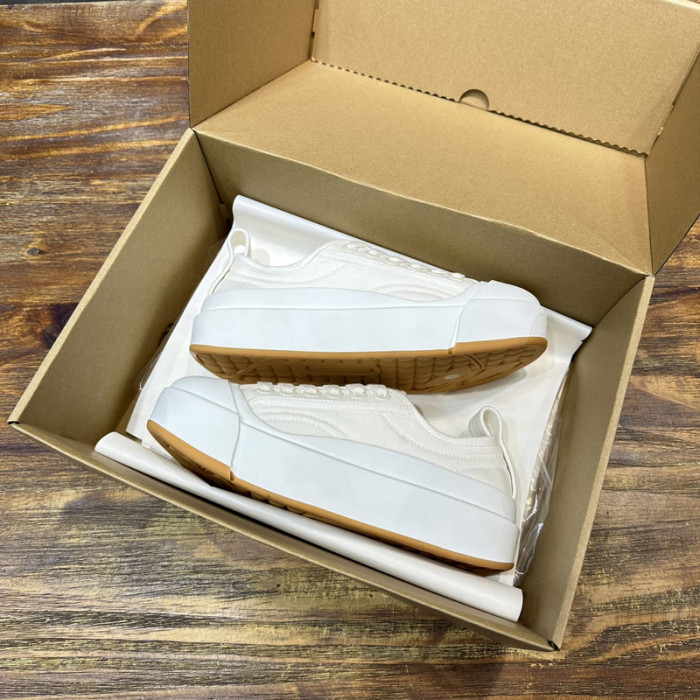 B0tt*ga Ven*ta SNEAKER