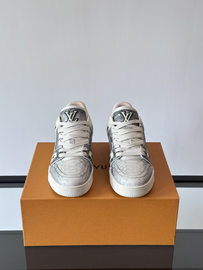 1V SNEAKERS 1V0425-209