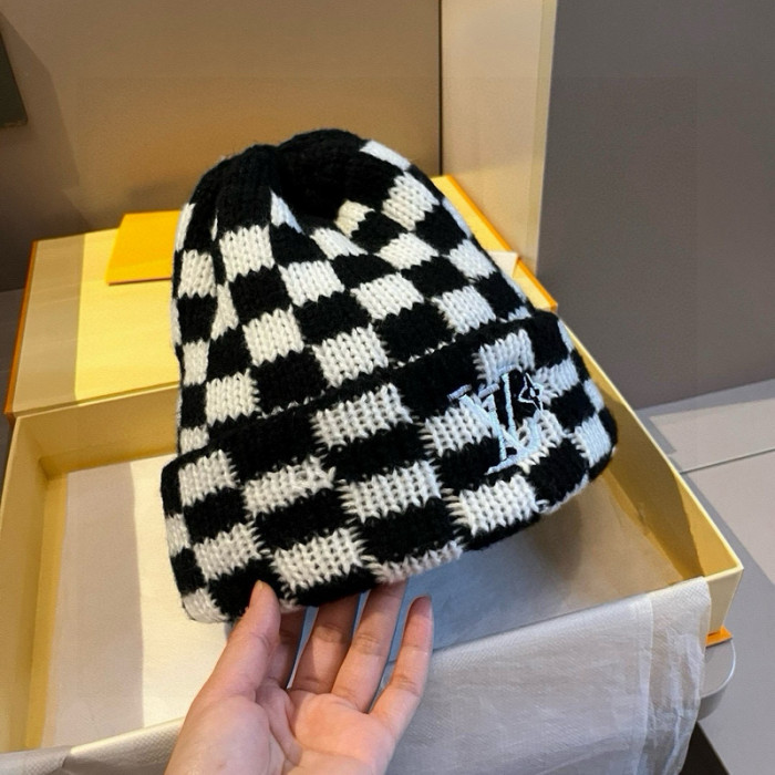 1v HAT0229-0512