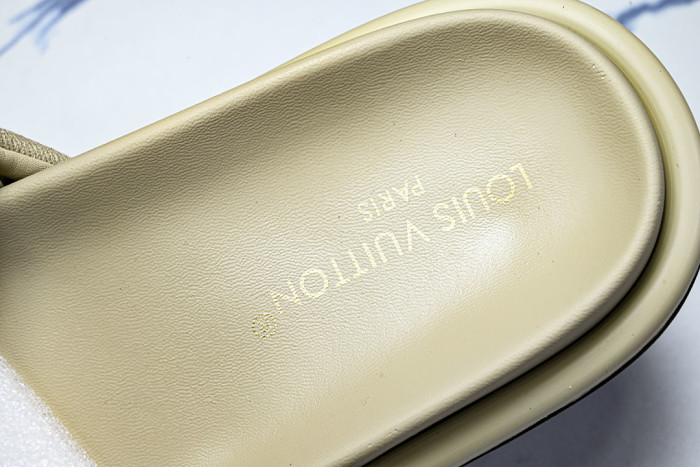 1*V SLIPPERS 11V0107-127