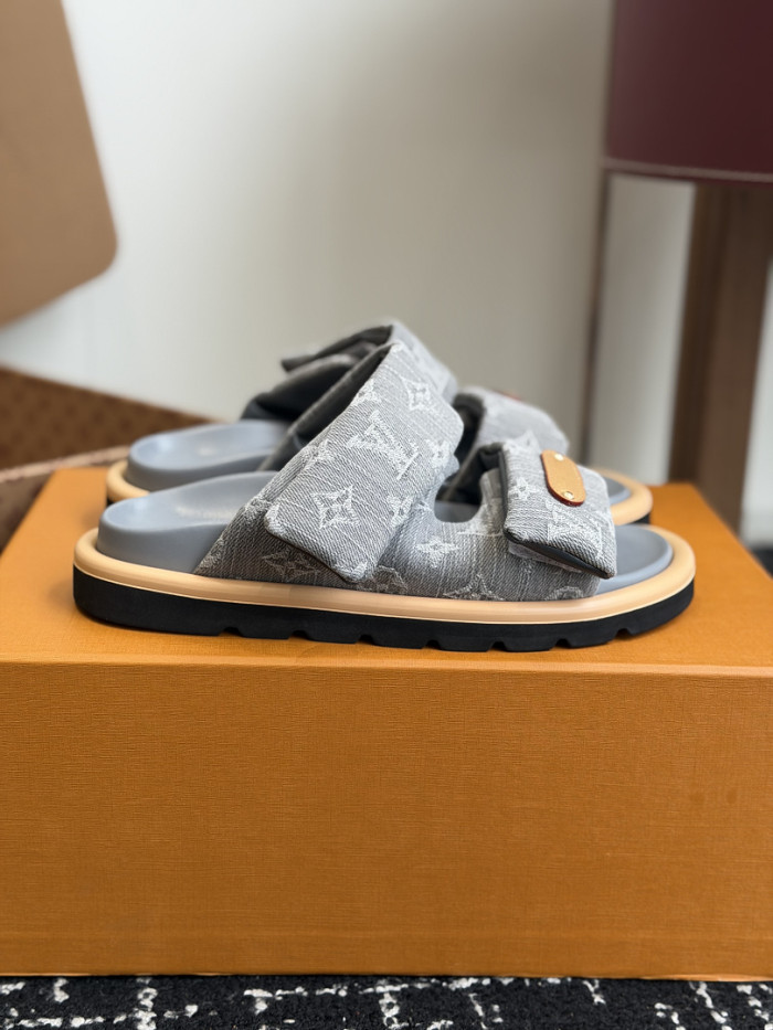 1*V SLIPPERS 11V0107-132
