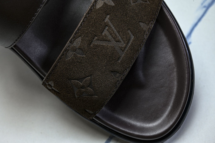 1*V SLIPPERS 11V0107-157
