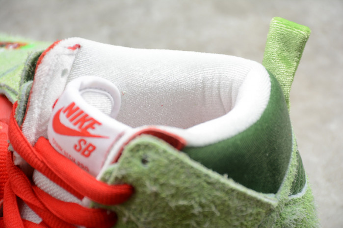 nike sb dunk high strawberry cough cw7093-600