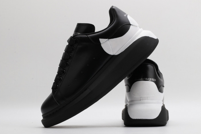 A1exa*der Mcqv*en SNEAKERS
