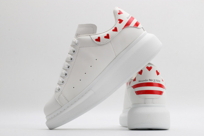 A1exa*der Mcqv*en SNEAKERS