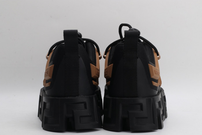 vers sneakers