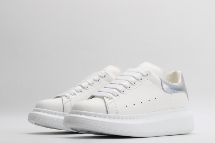 A1exa*der Mcqv*en SNEAKERS