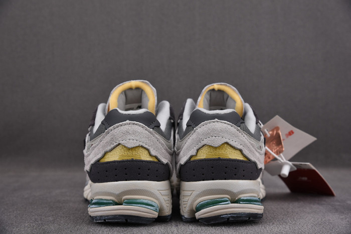 new balance 2002r protection pack rain cloud m2002rda