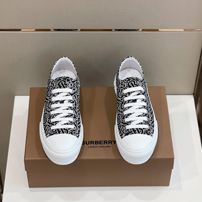 bby sneaker
