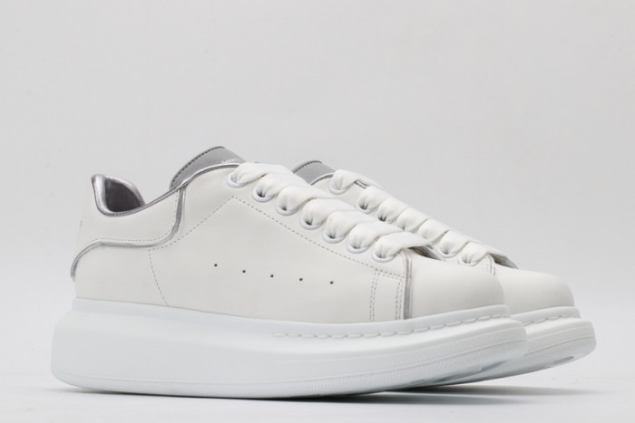 A1exa*der Mcqv*en SNEAKERS with LED MC5563-060