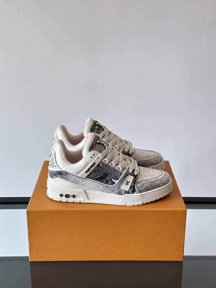 1V SNEAKERS 1V0425-209