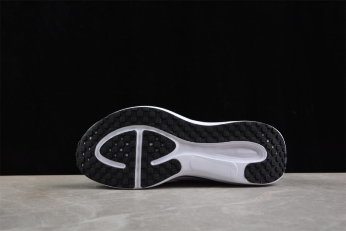 Nike Revolution 8 Black White HJ9198-003
