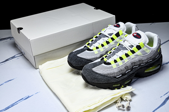 UNDEFEATED x Nike Air Max 95 