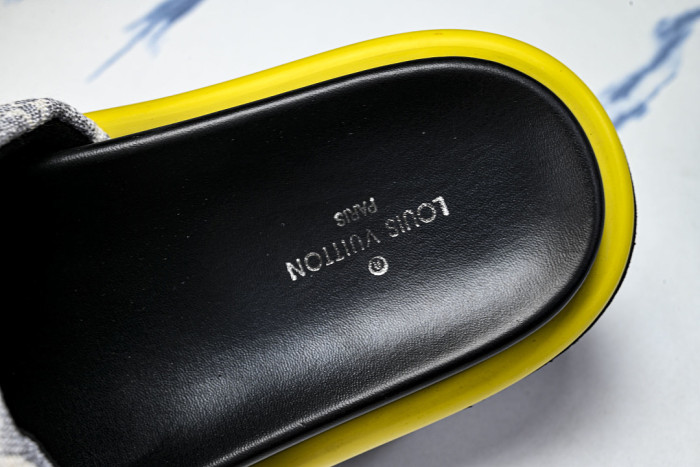 1*V SLIPPERS 11V0107-130