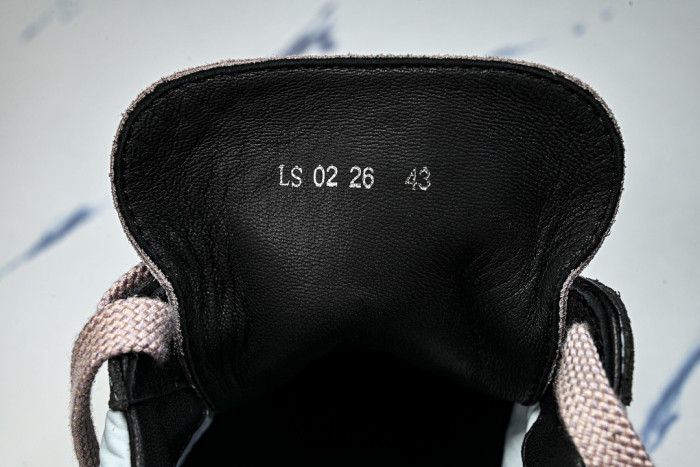D10R Sneaker D897-240