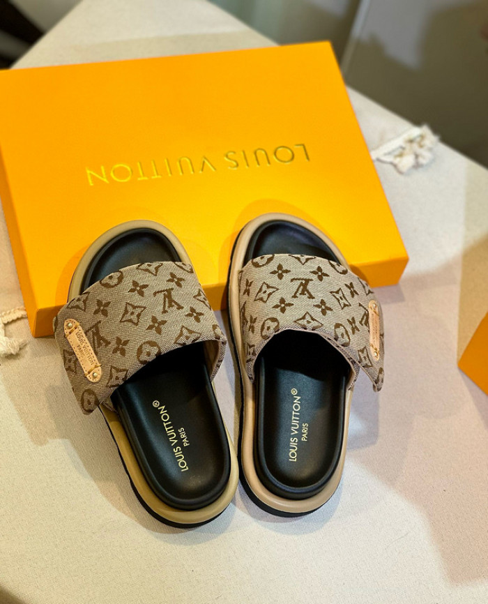 1*V SLIPPERS 11V0107-053