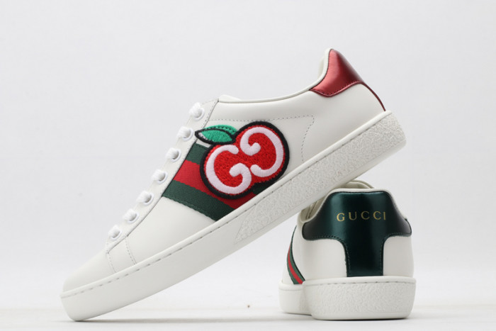 gucc ace embroidered low-top sneaker 611377d0pe09064