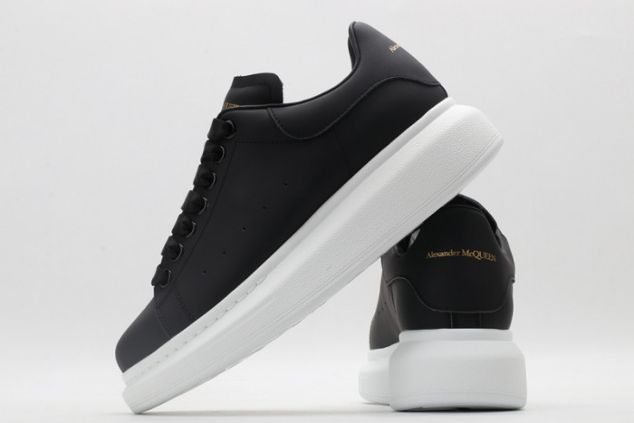 A1exa*der Mcqv*en SNEAKERS