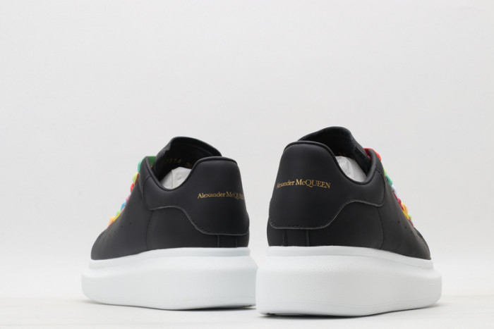 A1exa*der Mcqv*en SNEAKERS