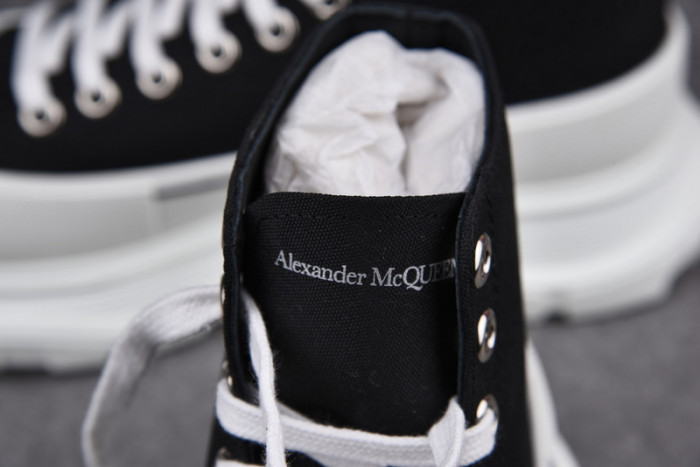 A1exa*der Mcqv*en SNEAKERS