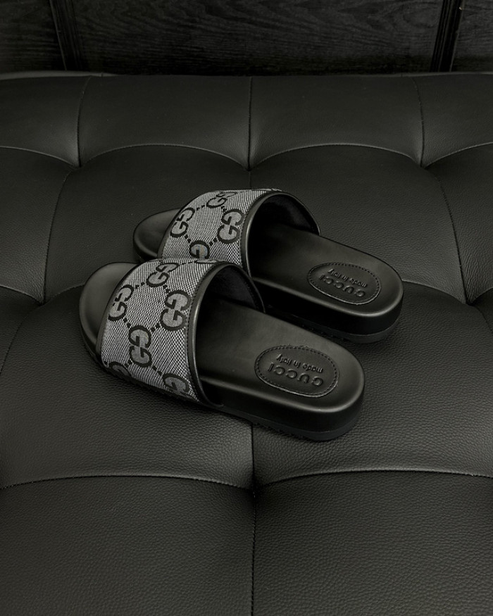 GUC* SLIPPERS DR258-071