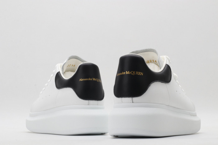 A1exa*der Mcqv*en SNEAKERS